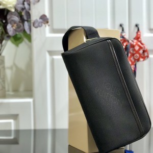루이비통 Louis Vuitton 벨트 힙색  M93619