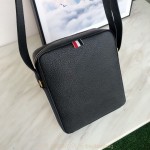 톰브라운 THOM BROWNE 크로스백