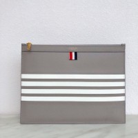 톰브라운 THOM BROWNE 클러치백 미디움