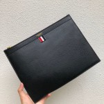 톰브라운 THOM BROWNE 클러치백 미디움