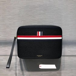 톰브라운 THOM BROWNE 파우치