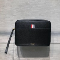 톰브라운 THOM BROWNE 파우치