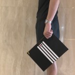 톰브라운 THOM BROWNE 클러치백 미디움