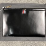 톰브라운 THOM BROWNE 클러치백 미디움