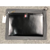 톰브라운 THOM BROWNE 클러치백 미디움