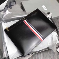 톰브라운 THOM BROWNE 클러치백 미디움 