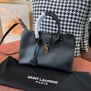 입생로랑 YSL 카바스백