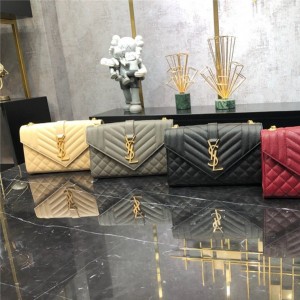 입생로랑 YSL 엔벨로프 마틀라세 스몰 숄더백 526286