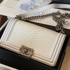 샤넬 CHANEL 보이백 뱀가죽캐비어 보이백 Leboy 25CM