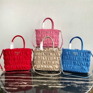 프라다 PRADA 테수토 고프레 셔링 숄더 토트백 1BG321