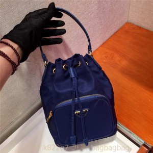 프라다 PRADA 나일론 버킷백 미니 1BH1864 