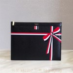 톰브라운 THOM BROWNE 클러치백 미디움