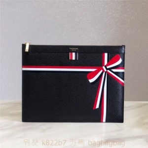 톰브라운 THOM BROWNE 클러치백 미디움