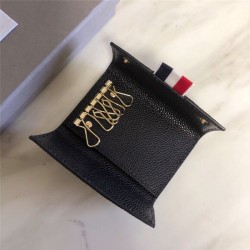 톰브라운 THOM BROWNE