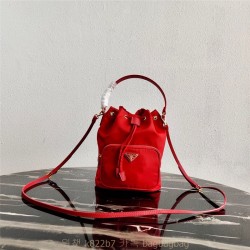 프라다 PRADA 나일론 버킷백 스몰  1BH038  