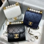 샤넬 CHANEL  진주장식 체인 크로스백 