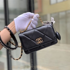 샤넬 CHANEL 19플랩 WOC크로스백