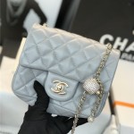 샤넬 CHANEL 골드볼 클래식백 플랩백  17CM