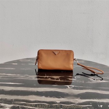 프라다 PRADA 페드로 트라이앵글 로고 파우치 1NE693