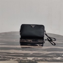 프라다 PRADA 페드로 트라이앵글 로고 파우치 1NE693