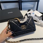 샤넬 CHANEL 19플랩 WOC크로스백 