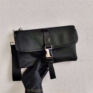 프라다 PRADA  삼각로고 리스트핸들 파우치백 2NH011