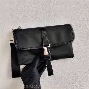 프라다 PRADA  삼각로고 리스트핸들 파우치백 2NH011
