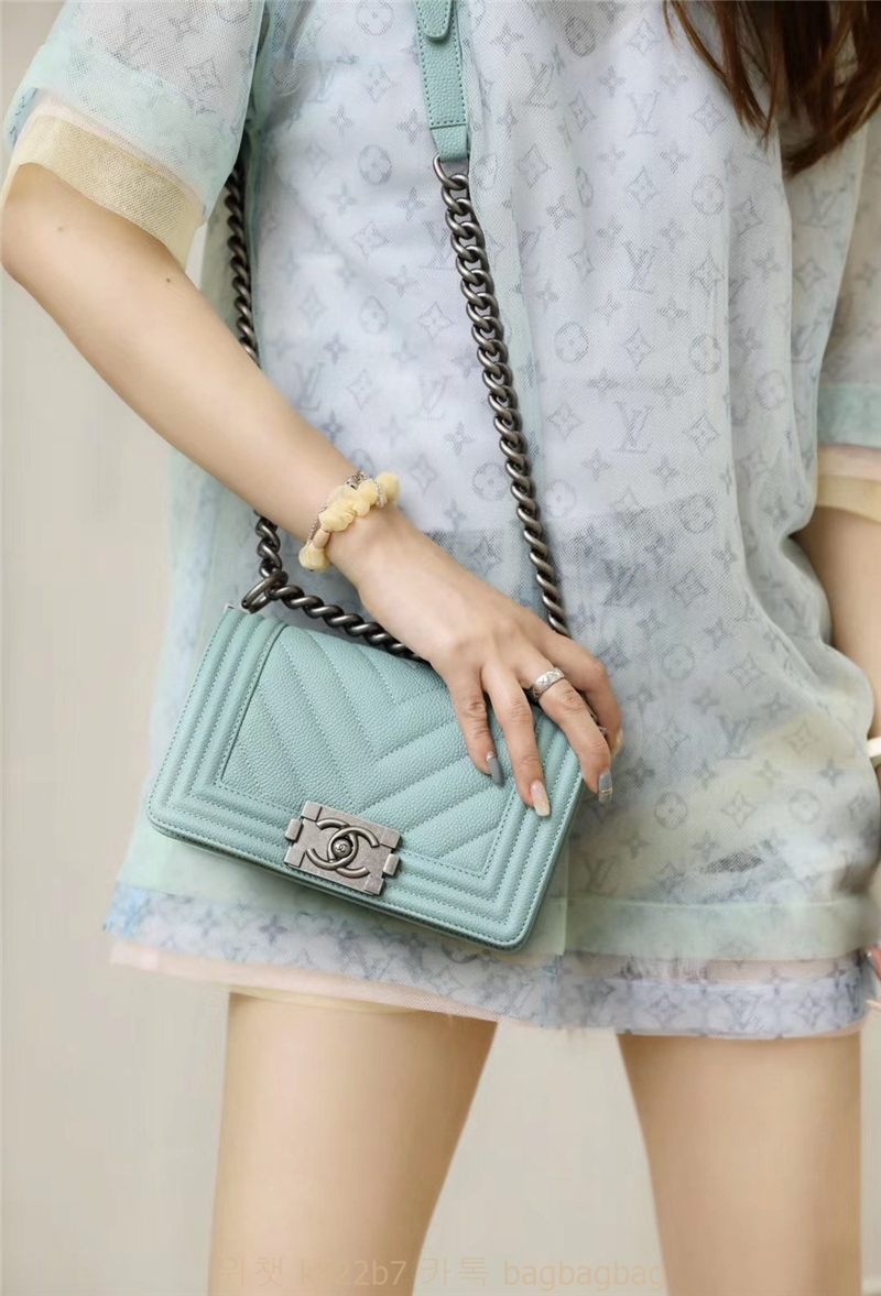 샤넬 CHANEL 캐비어 보이백 Leboy 20CM