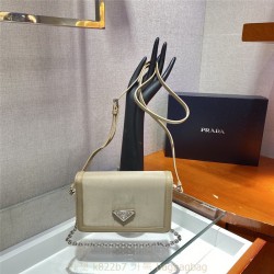 프라다 PRADA 나일론 삼각로고 크로스백 1BP019