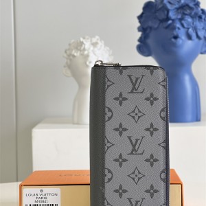 루이비통 Louis Vuitton 지퍼 장지갑 M81830