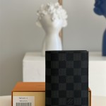 루이비통 LOUIS VUITTON 여권지갑 M64411