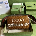 구찌 GUCCI 남성 남자 702427 아디다스 스몰 숄더백