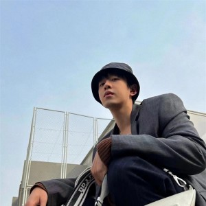 프라다 PRADA 남성 남자 2VH155 트라이앵글 로고 숄더 크로스백