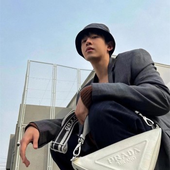 프라다 PRADA 남성 남자 2VH155 트라이앵글 로고 숄더 크로스백