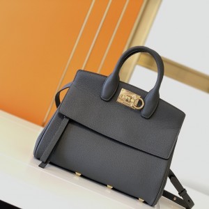 페라가모 스튜디오백 스몰 토트백 21H159