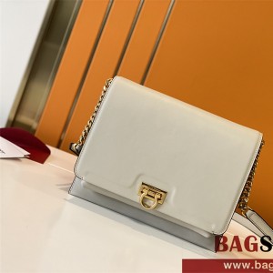 [페라가모]22SS 21H984 724603 블랙 간치오 트리폴리오 체인 숄더백