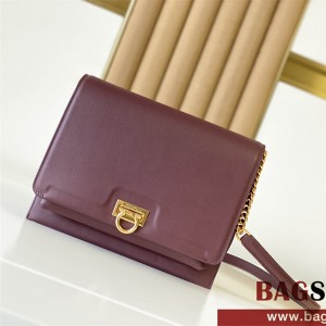 [페라가모]22SS 21H984 724603 블랙 간치오 트리폴리오 체인 숄더백