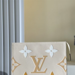 루이비통 Louis Vuitton M80504 바이 더 폴 포쉐트 토일렛 파우치