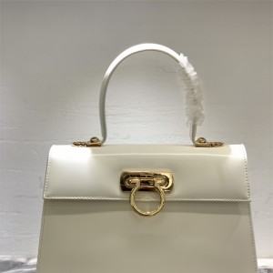 페레가모 켈리백 탑핸들 라지