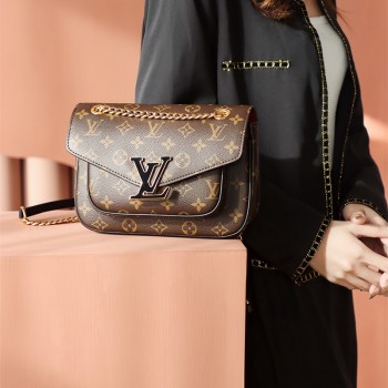 루이비통 Louis Vuitton   M45592 파시 체인 백