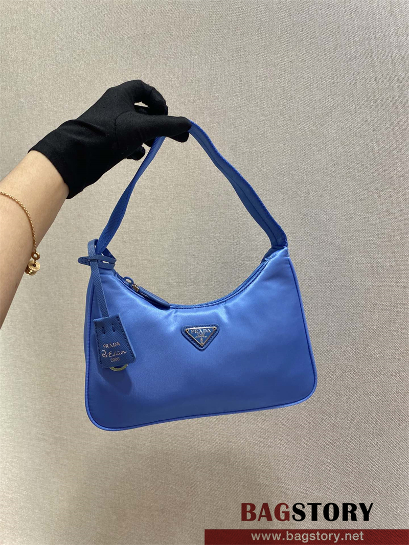 프라다 리에디션 나일론 호보백 블랙 1NE515
