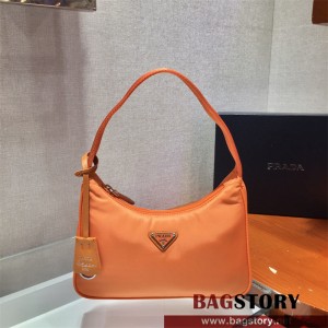 프라다 리에디션 나일론 호보백 블랙 1NE515