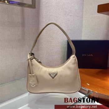 프라다 리에디션 나일론 호보백 블랙 1NE515