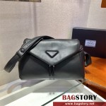 프라다 나파 가죽 패딩 프라다 시뇨백 1BC165