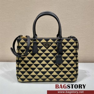 프라다 라지 심볼 패브릭 토트백 1BA274