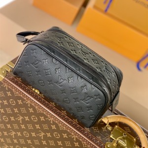 루이비통 Louis Vuitton  도프 키트 토일렛 파우치   M59478
