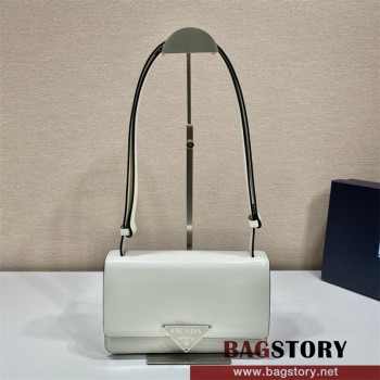 프라다 엠블럼 브러시드 가죽 숄더백 1BD321