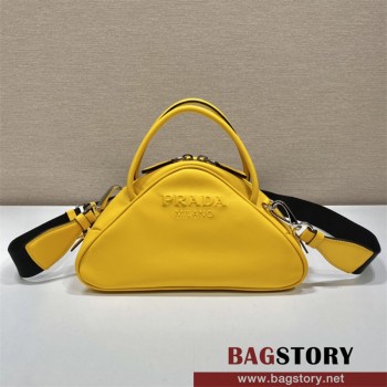 프라다 레더 트라이앵글 숄더백 1BB082