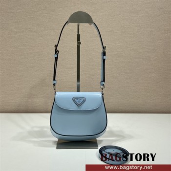 프라다 미니 클레오 브러쉬드 레더 플랩백 1BH188