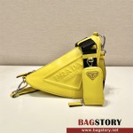 프라다 레더 트라이앵글 숄더백 1BH190